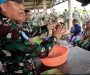 PASUKAN GARUDA YANG TERGABUNG DALAM BGC 39 F MONUSCO MEMBUAT LEMET, CAMILAN KHAS INDONESIA BERSAMA WARGA DESA MAKAYANGA-CONGO